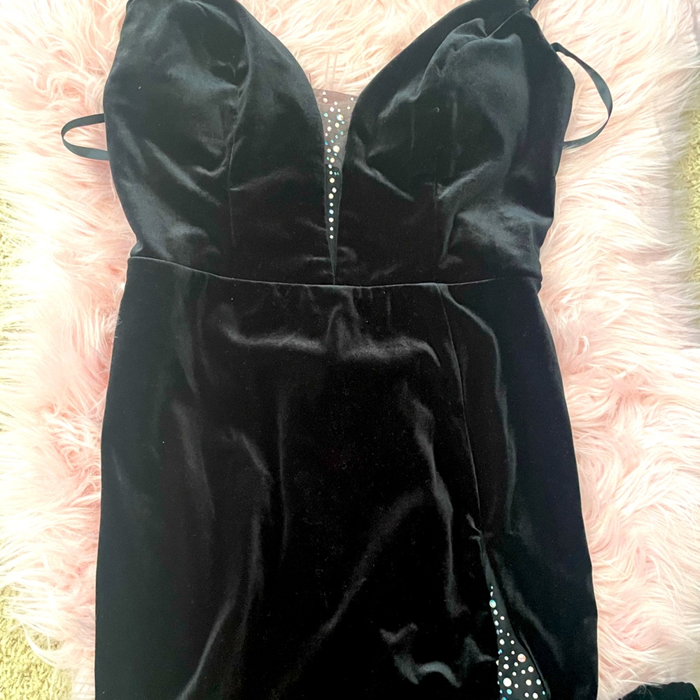 Black body hugging dress with high slit - velvet.